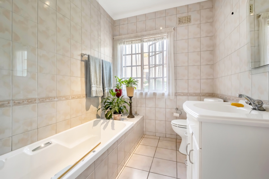 4 Bedroom Property for Sale in Saxonwold Gauteng