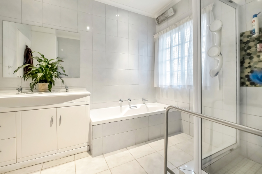 4 Bedroom Property for Sale in Saxonwold Gauteng