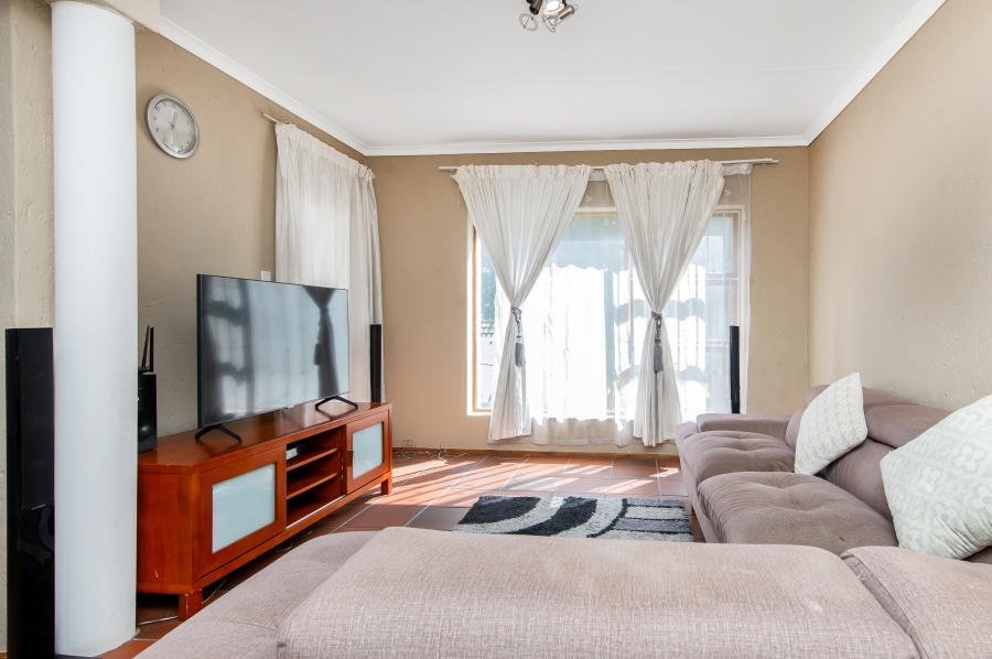 1 Bedroom Property for Sale in Paulshof Gauteng