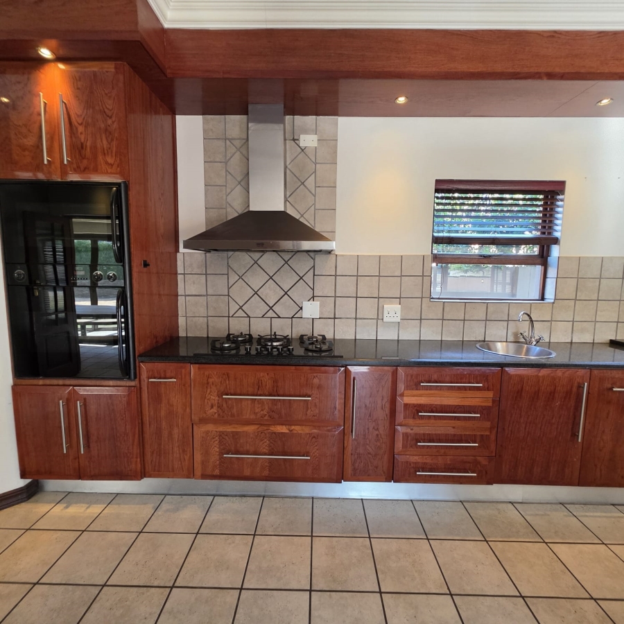 5 Bedroom Property for Sale in Willow Acres Gauteng