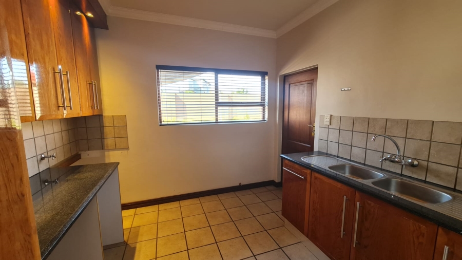 5 Bedroom Property for Sale in Willow Acres Gauteng