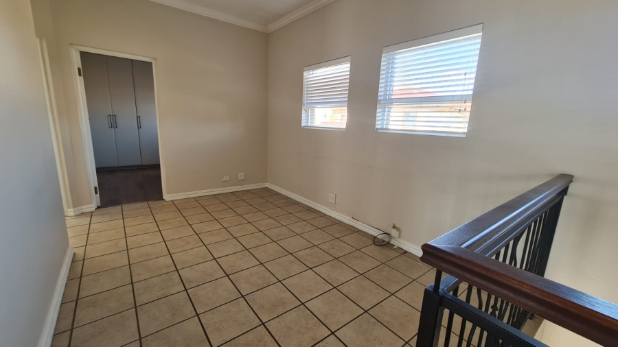 5 Bedroom Property for Sale in Willow Acres Gauteng
