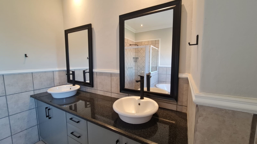 5 Bedroom Property for Sale in Willow Acres Gauteng