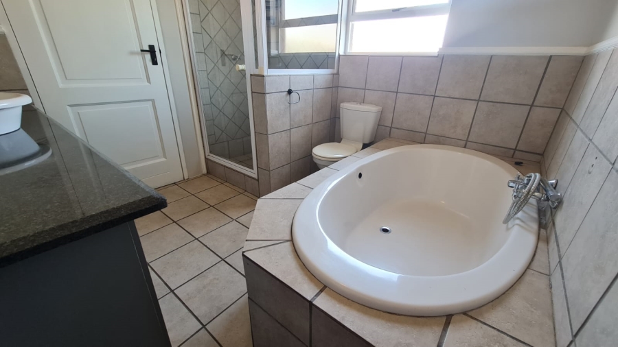 5 Bedroom Property for Sale in Willow Acres Gauteng