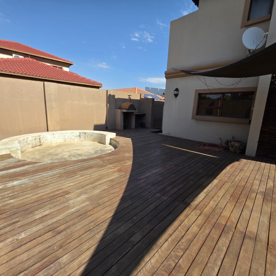 5 Bedroom Property for Sale in Willow Acres Gauteng