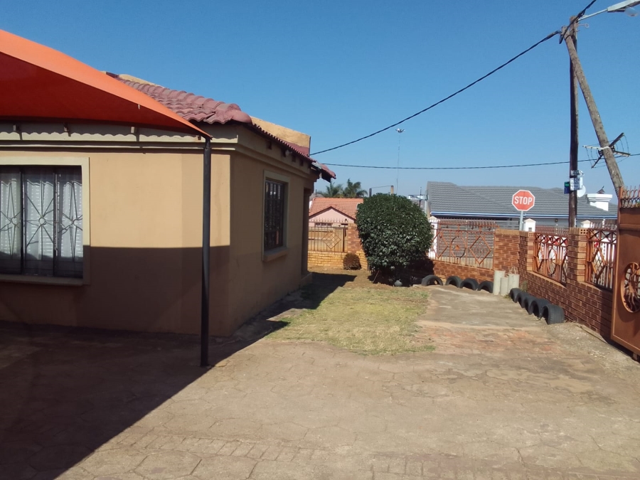 3 Bedroom Property for Sale in Lotus Gardens Gauteng
