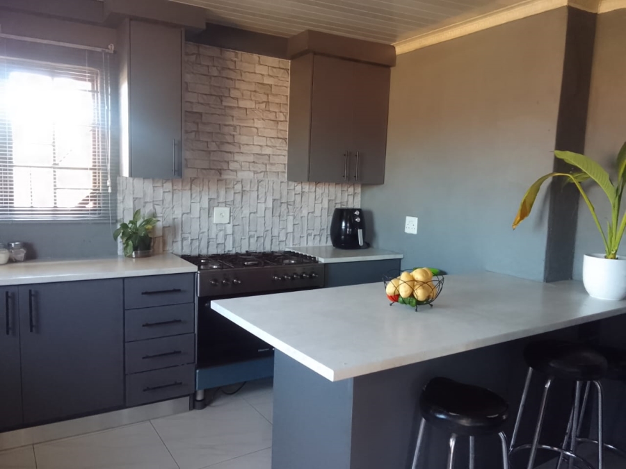 3 Bedroom Property for Sale in Lotus Gardens Gauteng