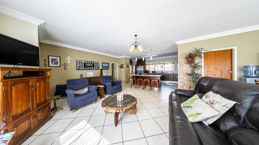 7 Bedroom Property for Sale in Eldoraigne Gauteng