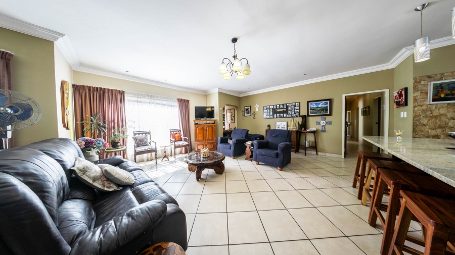 7 Bedroom Property for Sale in Eldoraigne Gauteng