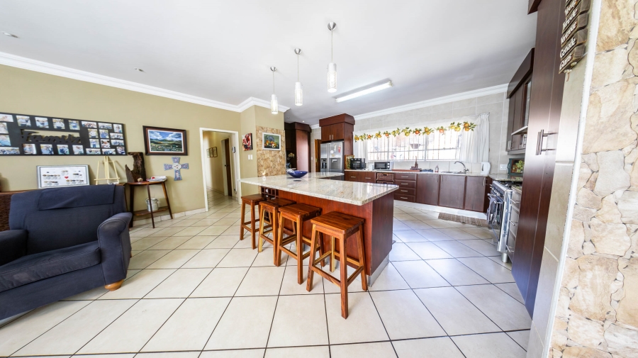 7 Bedroom Property for Sale in Eldoraigne Gauteng
