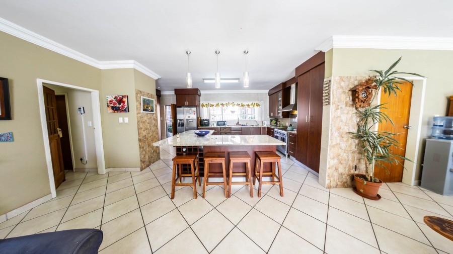 7 Bedroom Property for Sale in Eldoraigne Gauteng