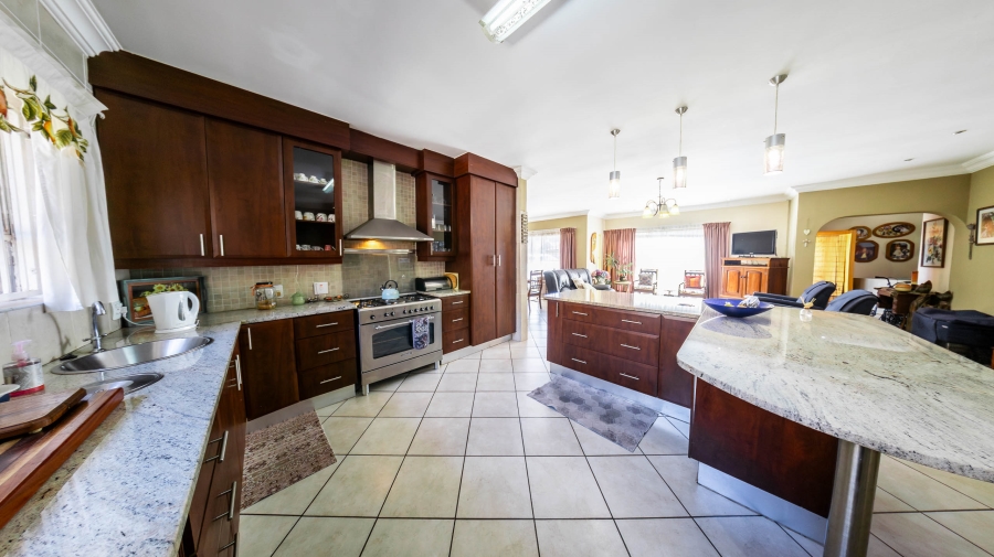 7 Bedroom Property for Sale in Eldoraigne Gauteng