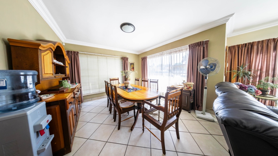 7 Bedroom Property for Sale in Eldoraigne Gauteng