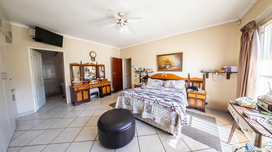 7 Bedroom Property for Sale in Eldoraigne Gauteng
