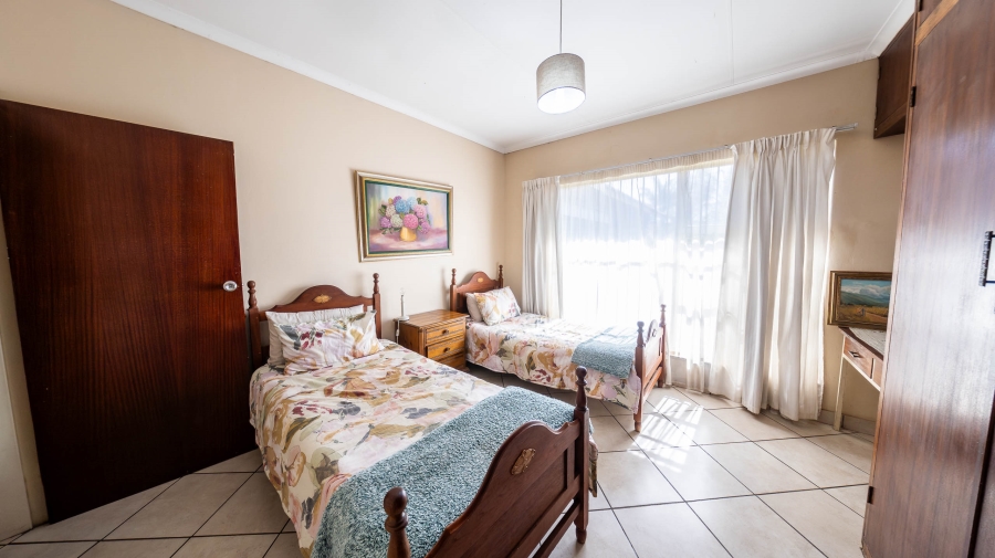7 Bedroom Property for Sale in Eldoraigne Gauteng
