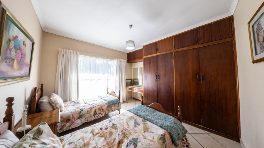 7 Bedroom Property for Sale in Eldoraigne Gauteng