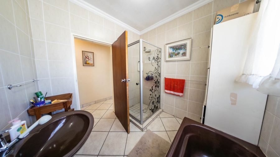 7 Bedroom Property for Sale in Eldoraigne Gauteng