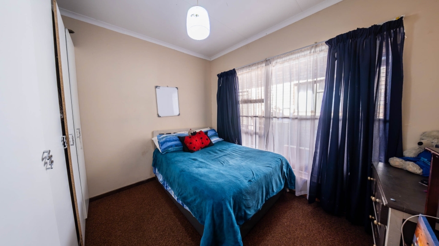 7 Bedroom Property for Sale in Eldoraigne Gauteng