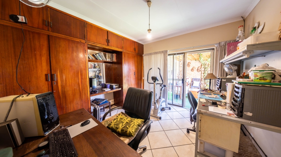 7 Bedroom Property for Sale in Eldoraigne Gauteng