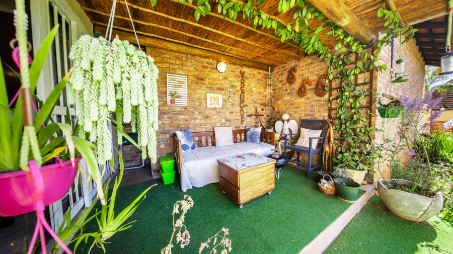 7 Bedroom Property for Sale in Eldoraigne Gauteng