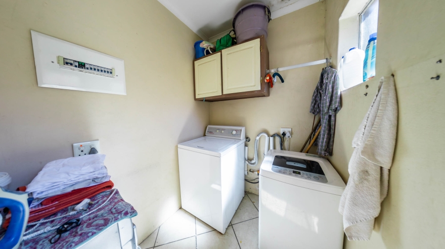 7 Bedroom Property for Sale in Eldoraigne Gauteng