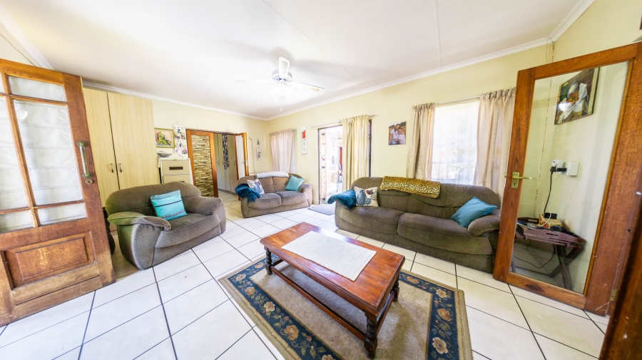 7 Bedroom Property for Sale in Eldoraigne Gauteng
