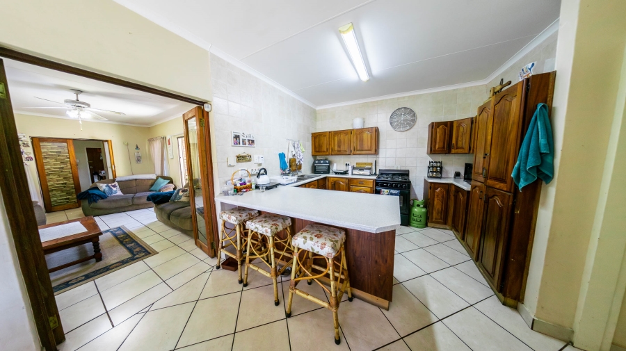 7 Bedroom Property for Sale in Eldoraigne Gauteng