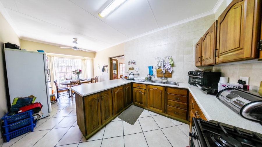 7 Bedroom Property for Sale in Eldoraigne Gauteng