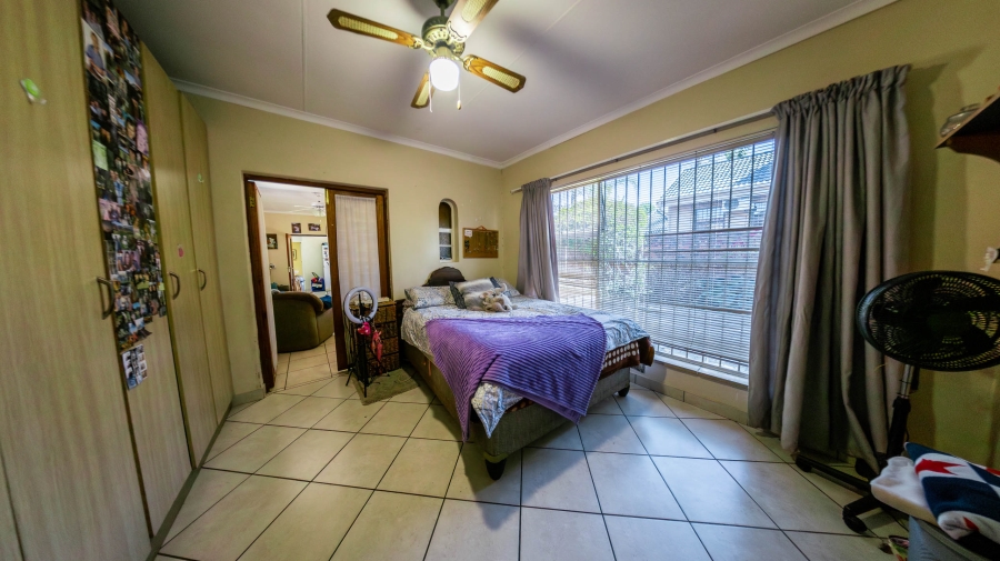 7 Bedroom Property for Sale in Eldoraigne Gauteng