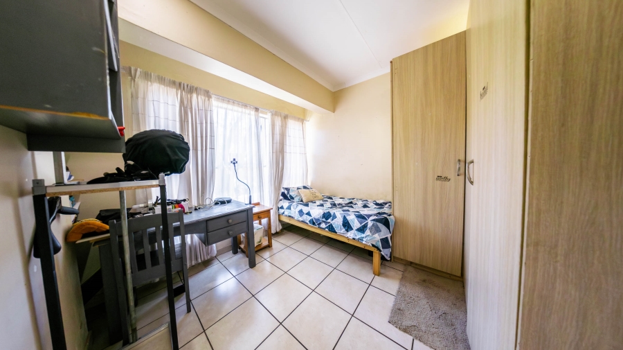 7 Bedroom Property for Sale in Eldoraigne Gauteng