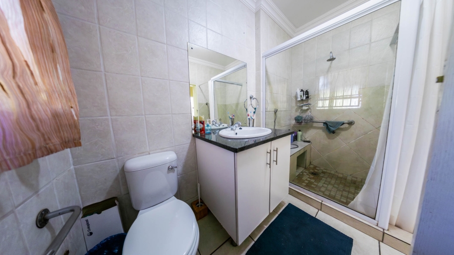 7 Bedroom Property for Sale in Eldoraigne Gauteng