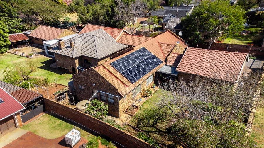 7 Bedroom Property for Sale in Eldoraigne Gauteng