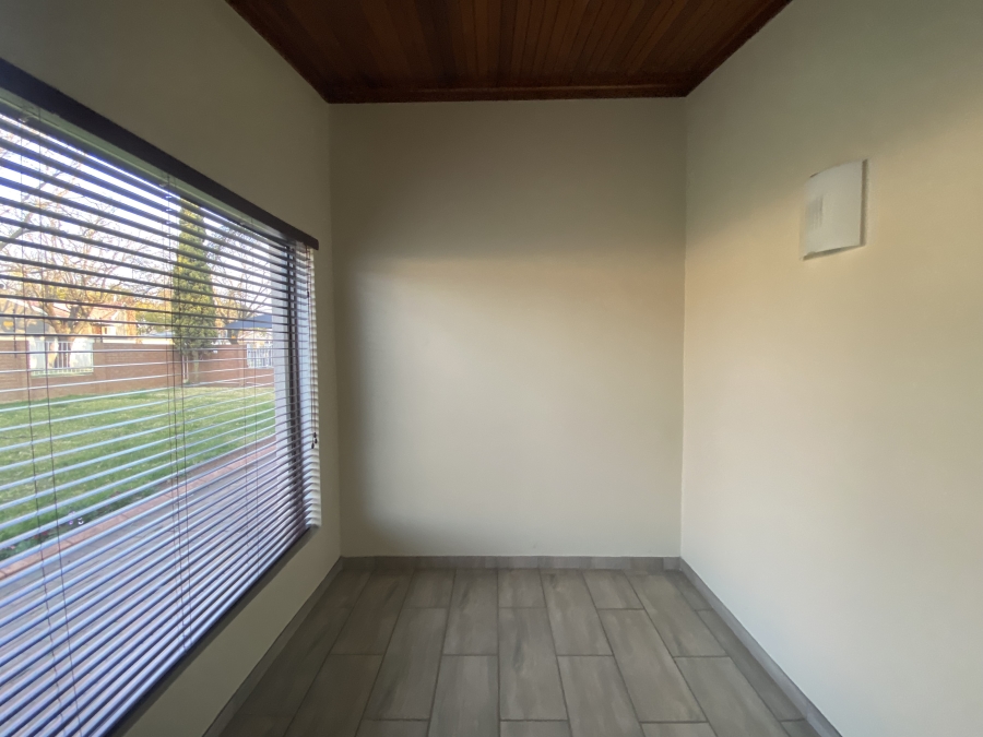 4 Bedroom Property for Sale in Farrarmere Gauteng