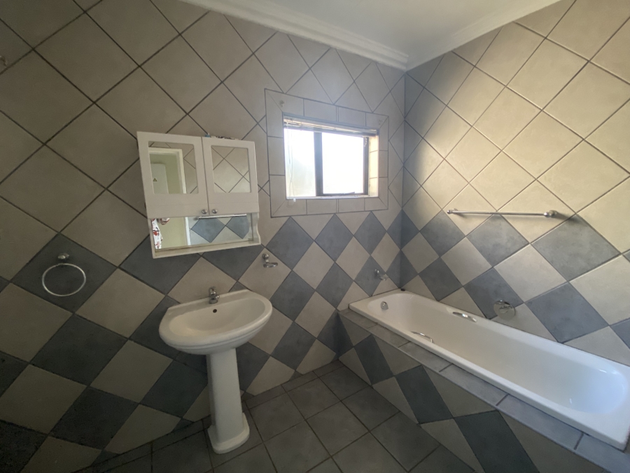 4 Bedroom Property for Sale in Farrarmere Gauteng