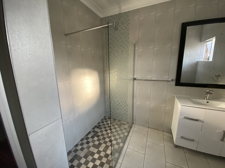 4 Bedroom Property for Sale in Farrarmere Gauteng