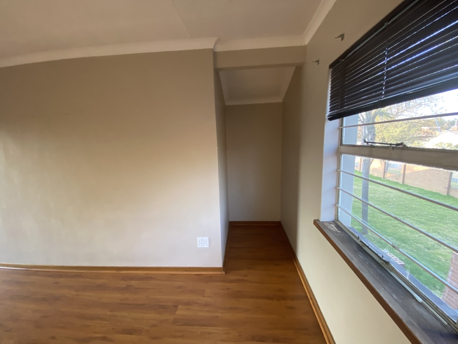 4 Bedroom Property for Sale in Farrarmere Gauteng