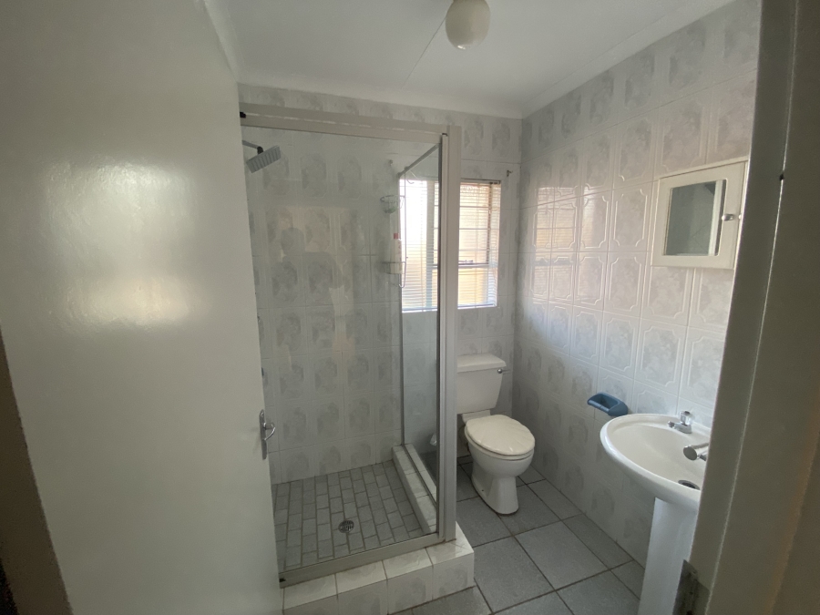 4 Bedroom Property for Sale in Farrarmere Gauteng