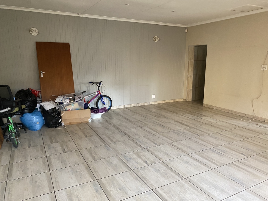 4 Bedroom Property for Sale in Farrarmere Gauteng
