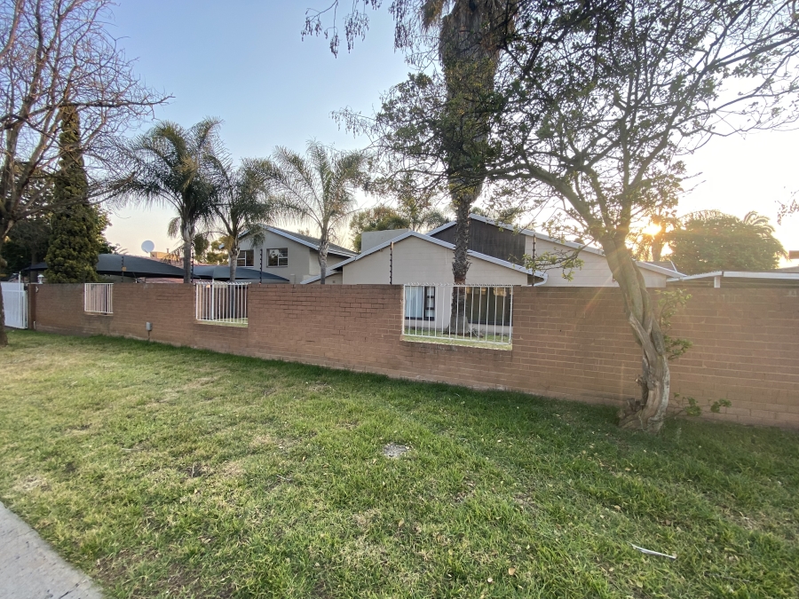 4 Bedroom Property for Sale in Farrarmere Gauteng