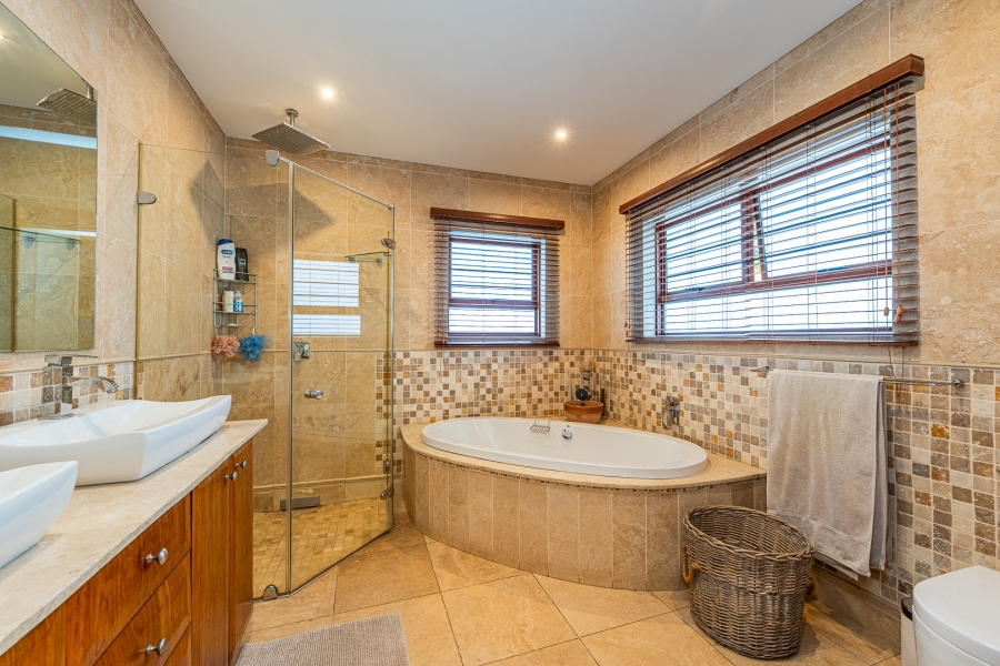 4 Bedroom Property for Sale in Little Falls Gauteng