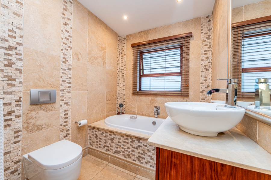 4 Bedroom Property for Sale in Little Falls Gauteng