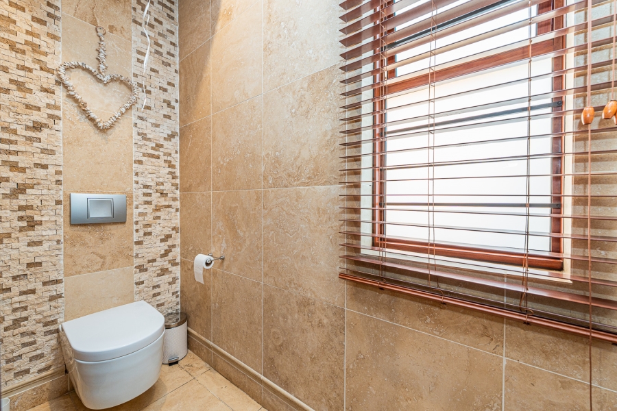 4 Bedroom Property for Sale in Little Falls Gauteng