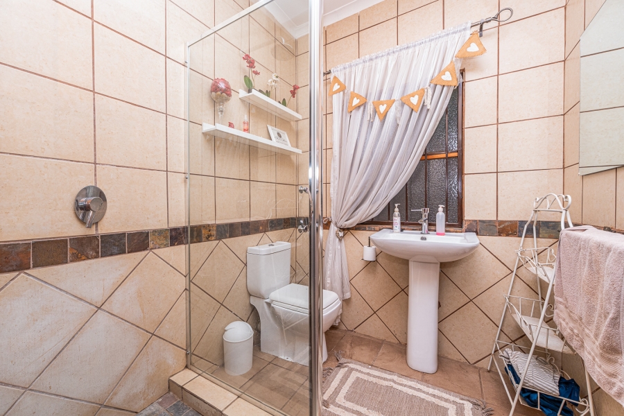 4 Bedroom Property for Sale in Little Falls Gauteng