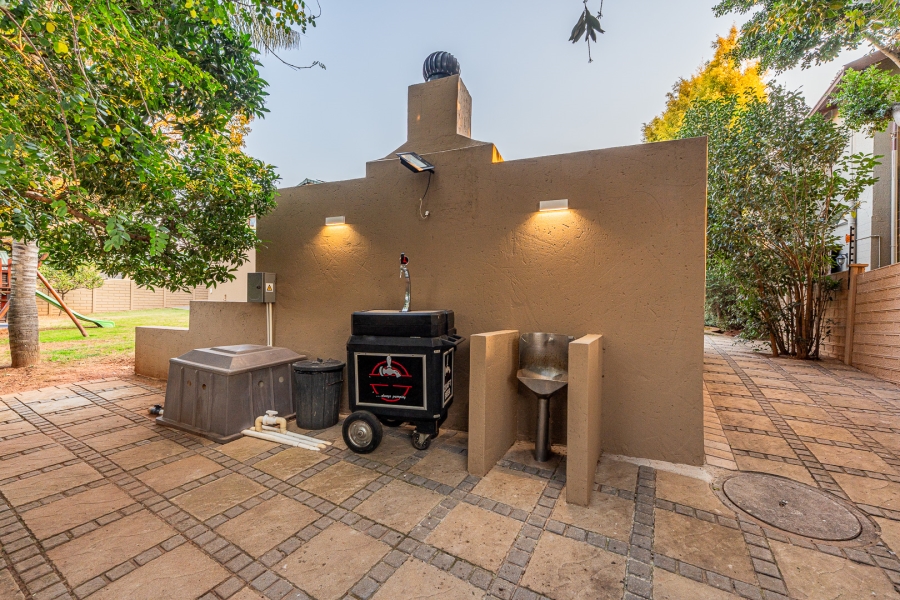 4 Bedroom Property for Sale in Little Falls Gauteng