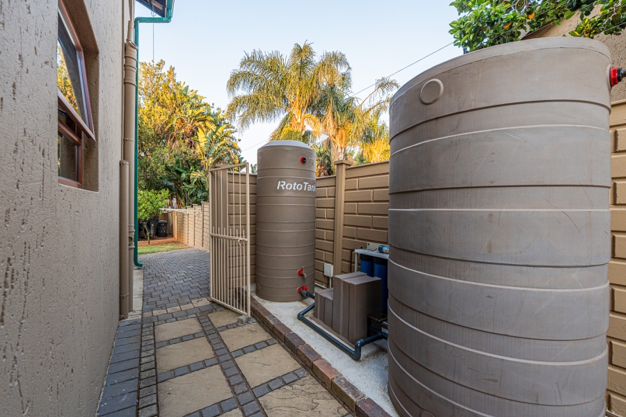 4 Bedroom Property for Sale in Little Falls Gauteng