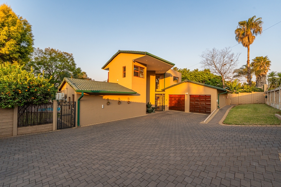 4 Bedroom Property for Sale in Little Falls Gauteng