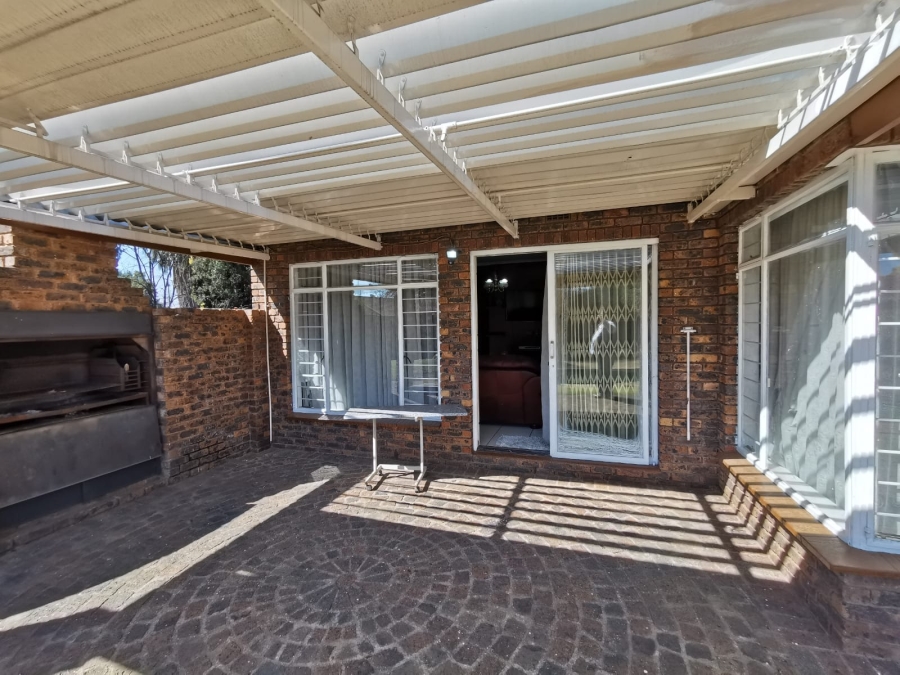 3 Bedroom Property for Sale in Brackenhurst Gauteng
