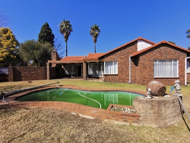 3 Bedroom Property for Sale in Brackenhurst Gauteng