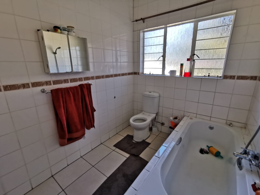 3 Bedroom Property for Sale in Brackenhurst Gauteng