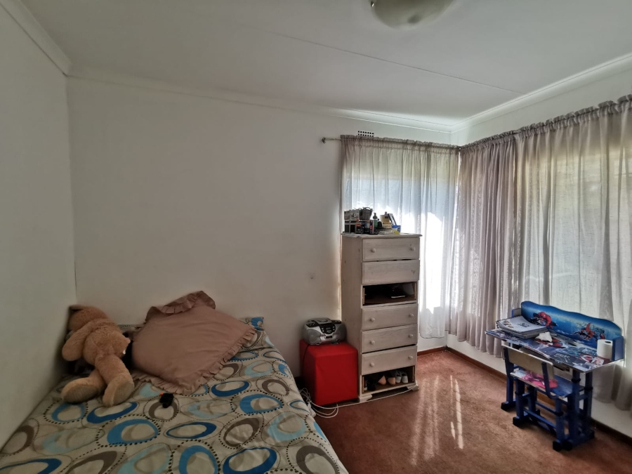 3 Bedroom Property for Sale in Brackenhurst Gauteng